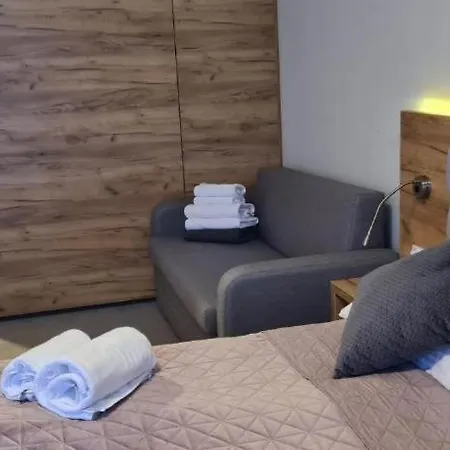 Czarna Gora 138 3* 시에나